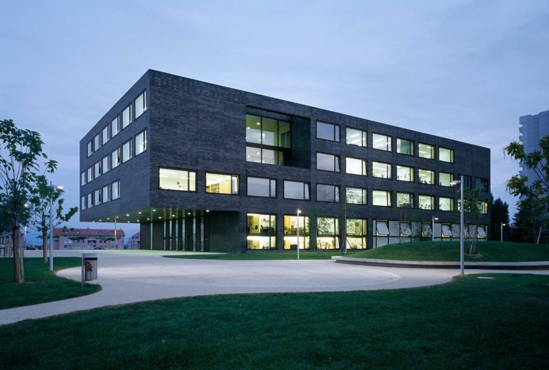 cover-secondary-school-les-tuillieres-reinforced-concrete-structure-0-1536x1036